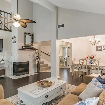 Cozy And Comfortable - Your Home Away From Home!